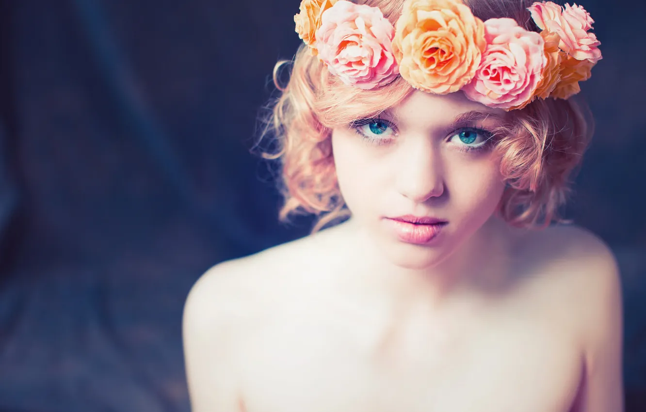 Photo wallpaper flowers, portrait, wreath, blue-eyed
