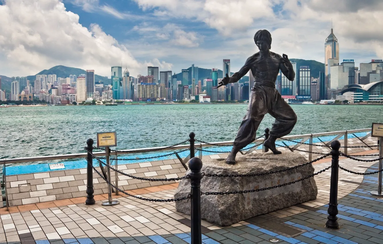 Photo wallpaper skyscrapers, monument, Bruce Lee, Bruce Lee, Hong Kong