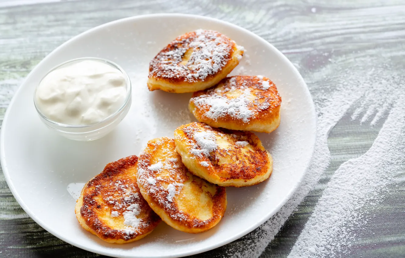 Photo wallpaper traces, table, plate, plug, powdered sugar, sour cream, pancakes