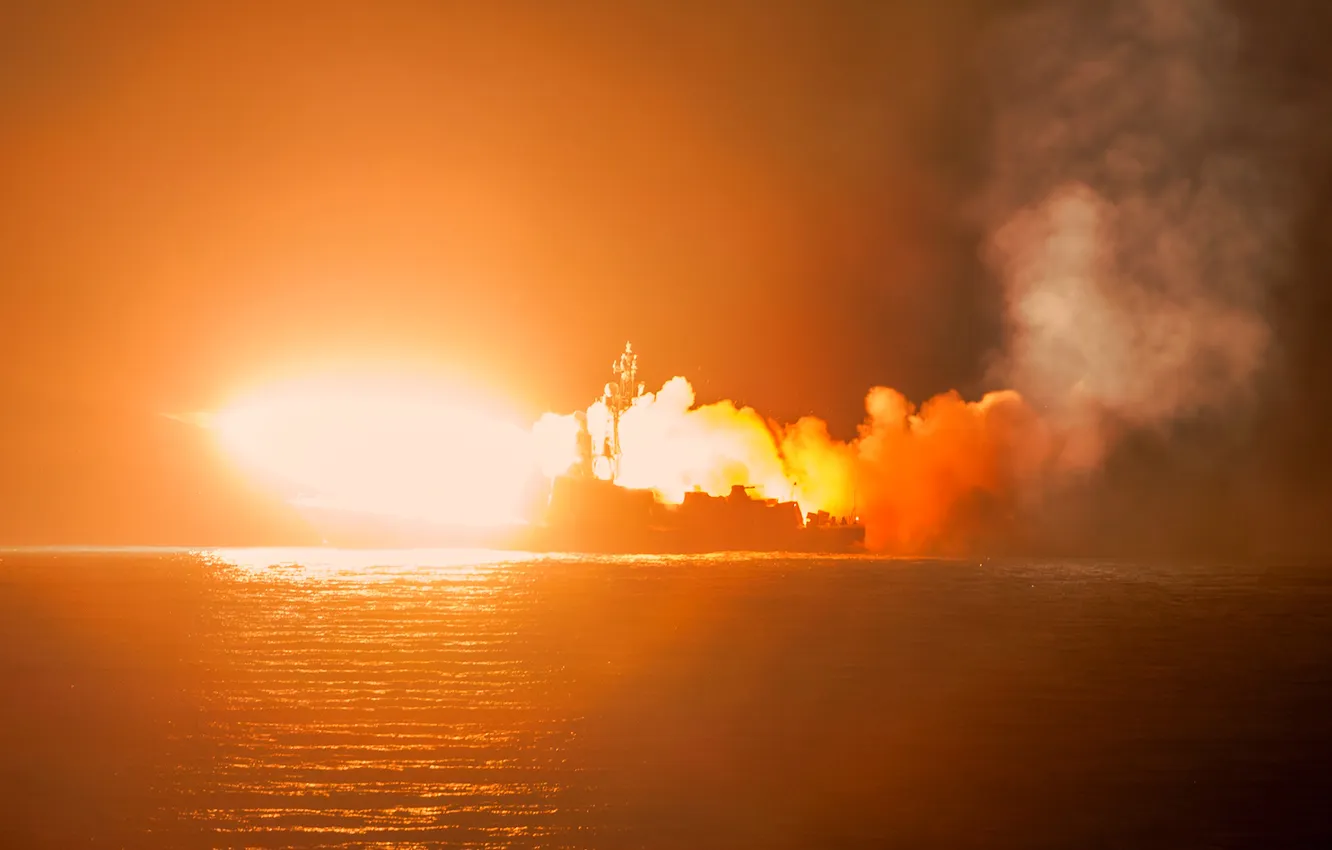 Photo wallpaper lightning, A large rocket boat, shooting