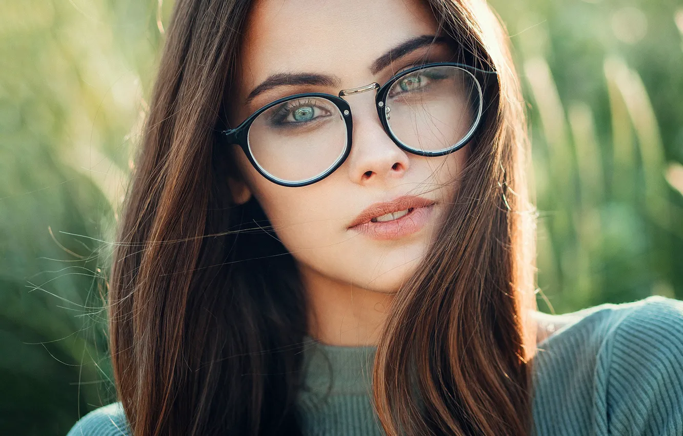 Photo wallpaper greens, look, the sun, background, portrait, makeup, glasses, hairstyle