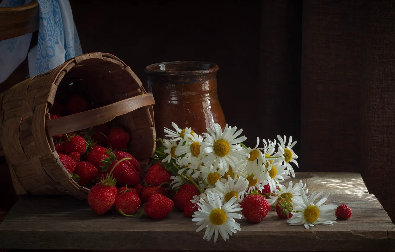 Photo wallpaper flowers, berries, table, Board, chamomile, bouquet, strawberry, fabric