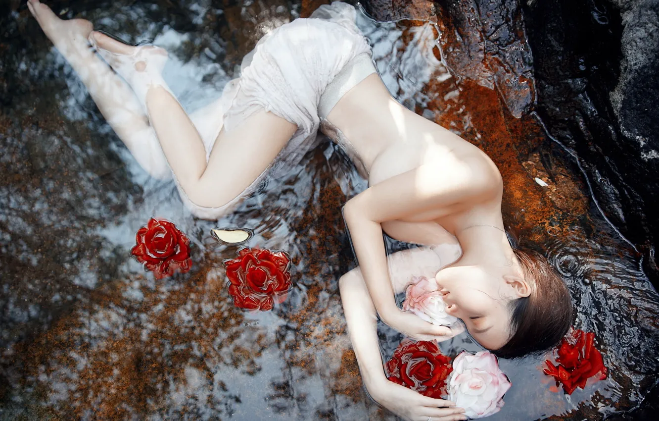 Photo wallpaper water, girl, flowers