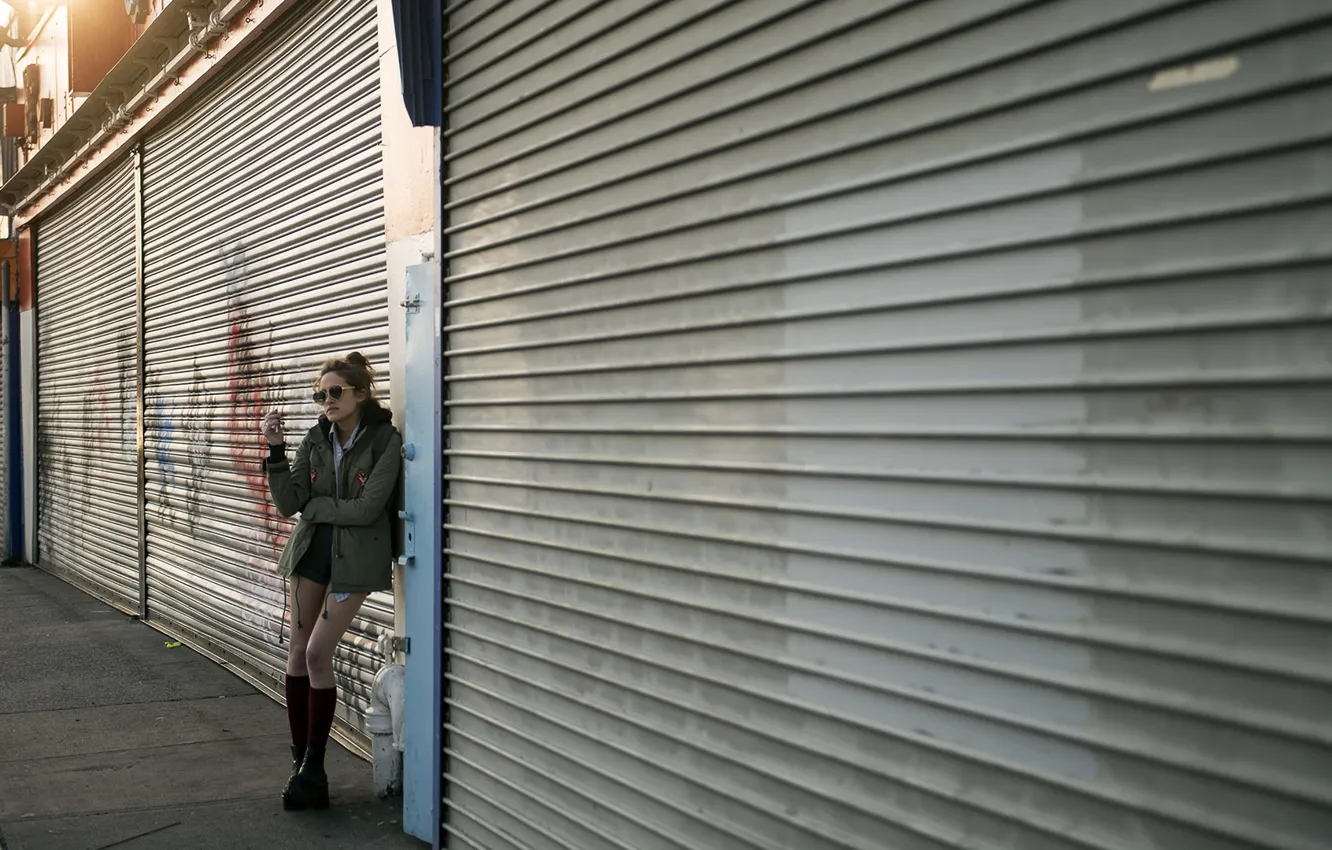 Photo wallpaper girl, style, glasses, the series, fashion, drama, crime, Carly Chaikin