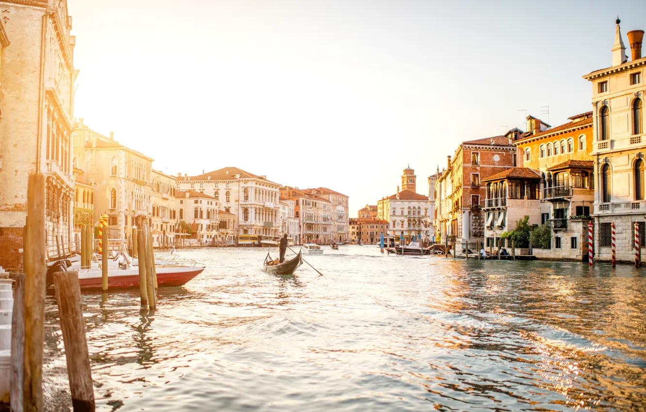 Photo wallpaper the sun, home, boats, Italy, Venice, channel, water