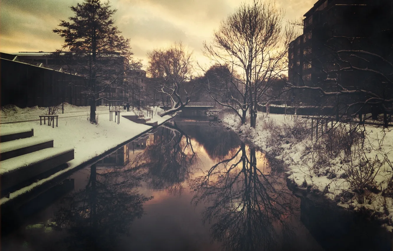 Photo wallpaper water, snow, trees, bridge, the city, mediocrity, home, the evening