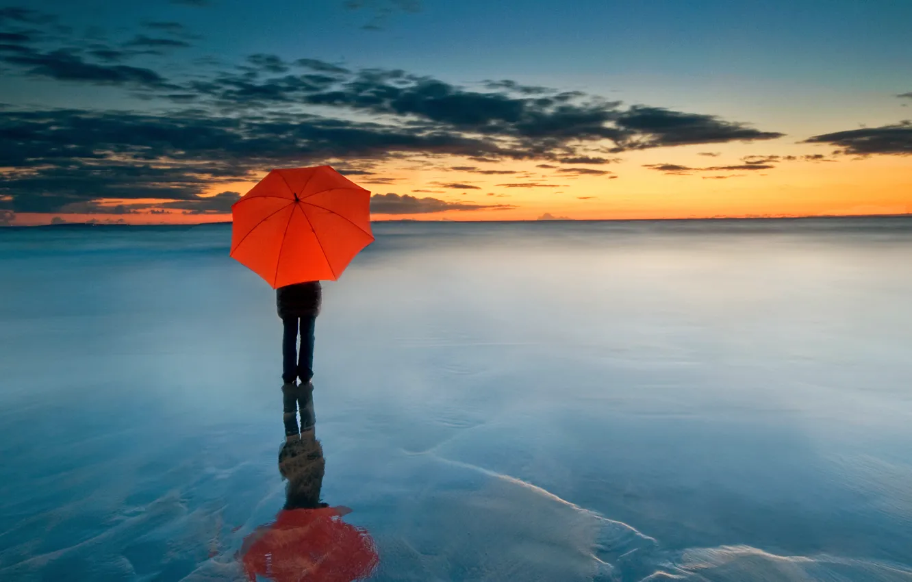 Photo wallpaper clouds, sunset, people, umbrella, horizon, red umbrella, frozen sea