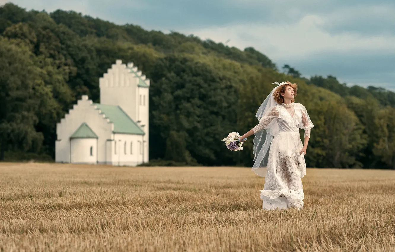 Photo wallpaper trees, landscape, flowers, pose, model, portrait, bouquet, makeup