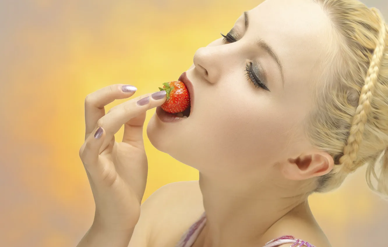 Photo wallpaper face, berries, mood, model, hands, makeup, strawberry, braids