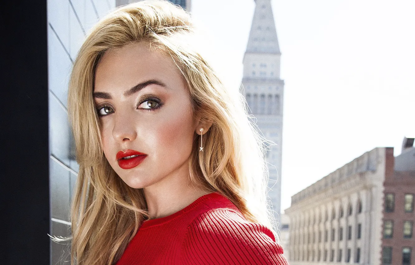 Photo wallpaper look, girl, the city, Peyton List