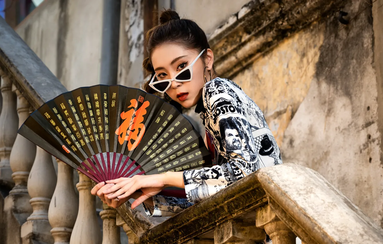 Photo wallpaper look, fan, glasses, Asian