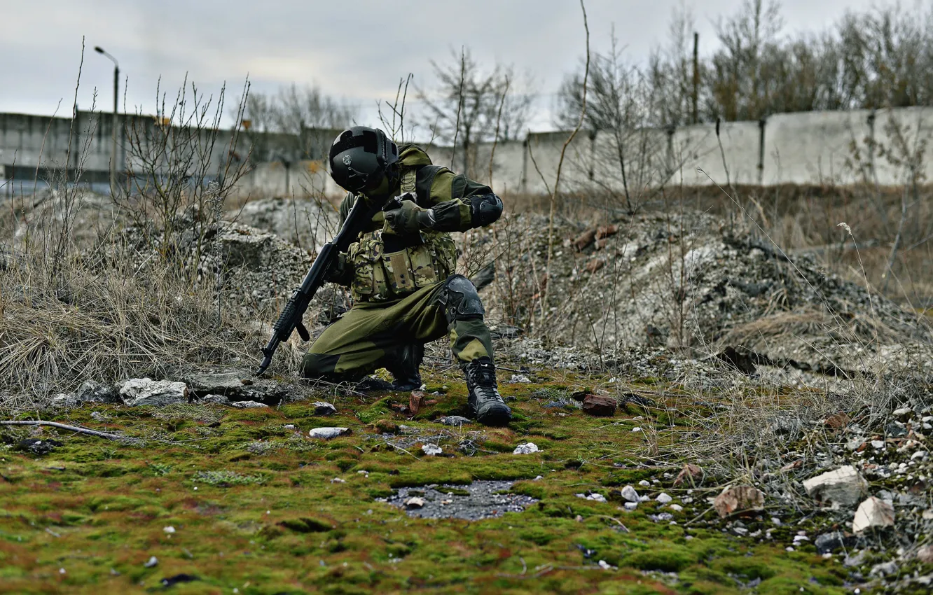 Photo wallpaper weapons, soldiers, ruins, sitting, recharge