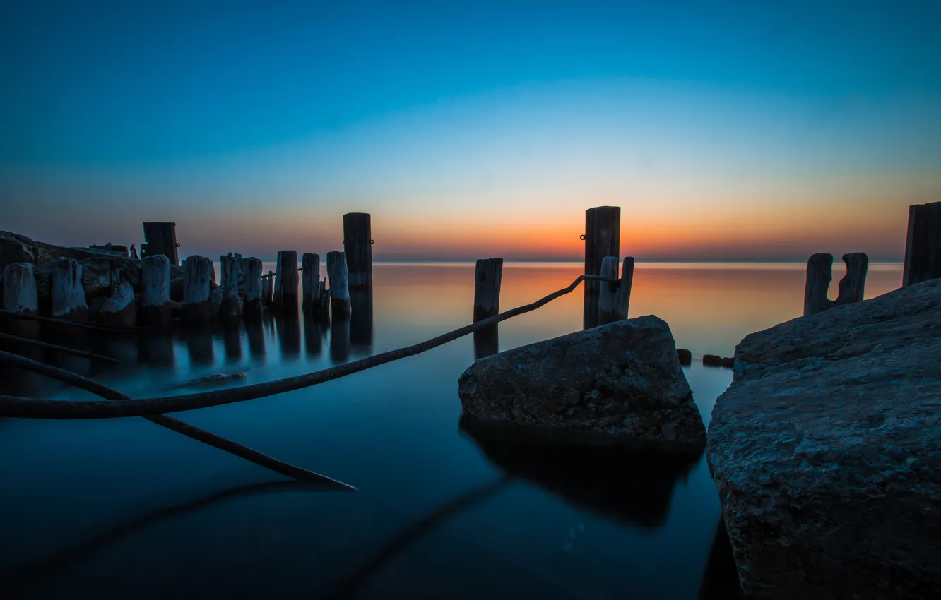 Photo wallpaper lake, stones, Chicago, Illinois, Sunrise, piles, Lake Michigan, Pier