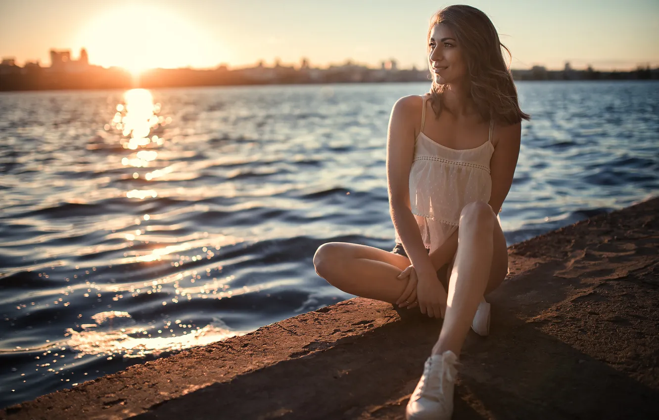 Photo wallpaper the sun, pose, river, model, shorts, sneakers, portrait, makeup