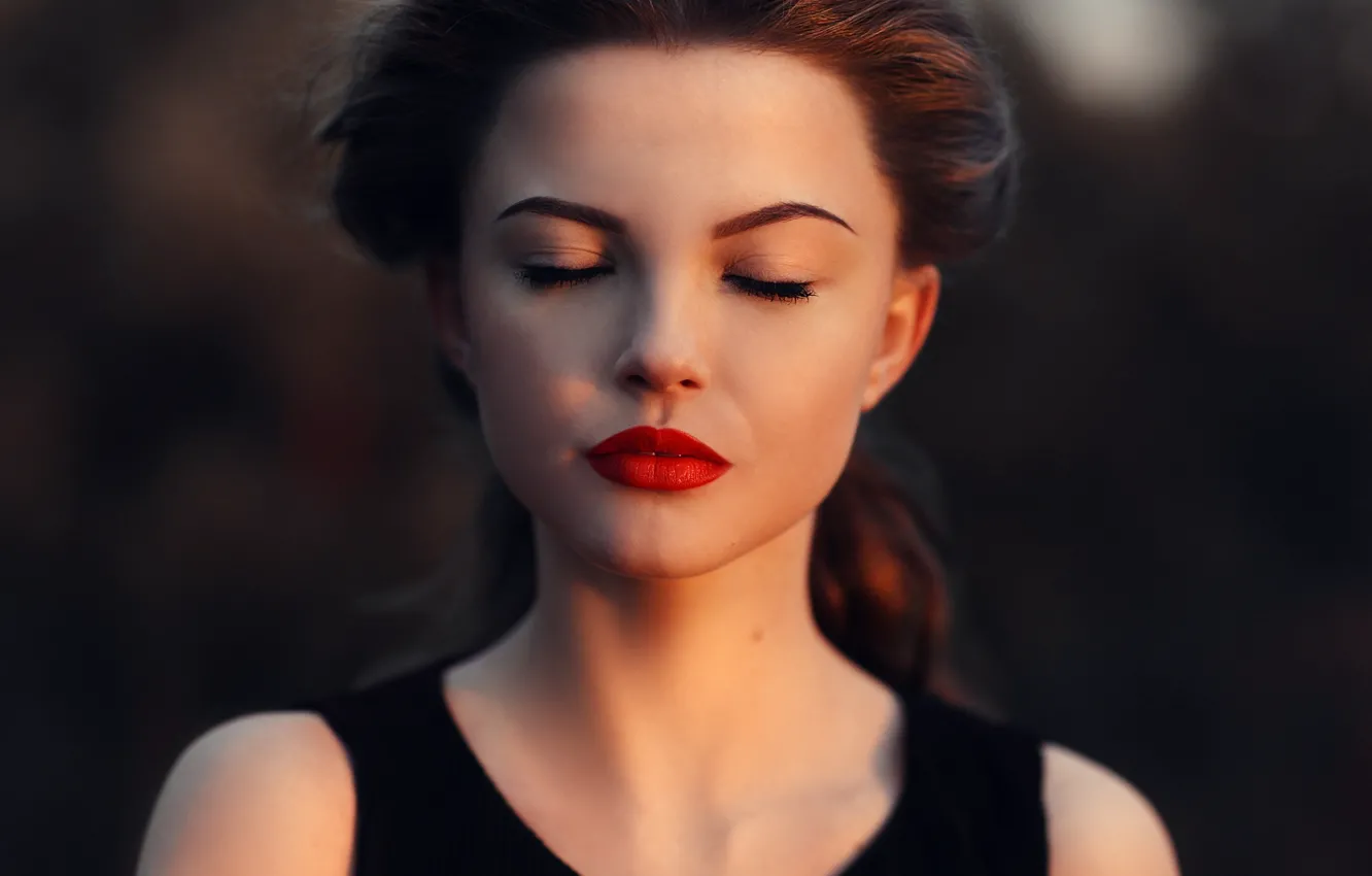 Photo wallpaper girl, face, portrait, lips, he closed his eyes
