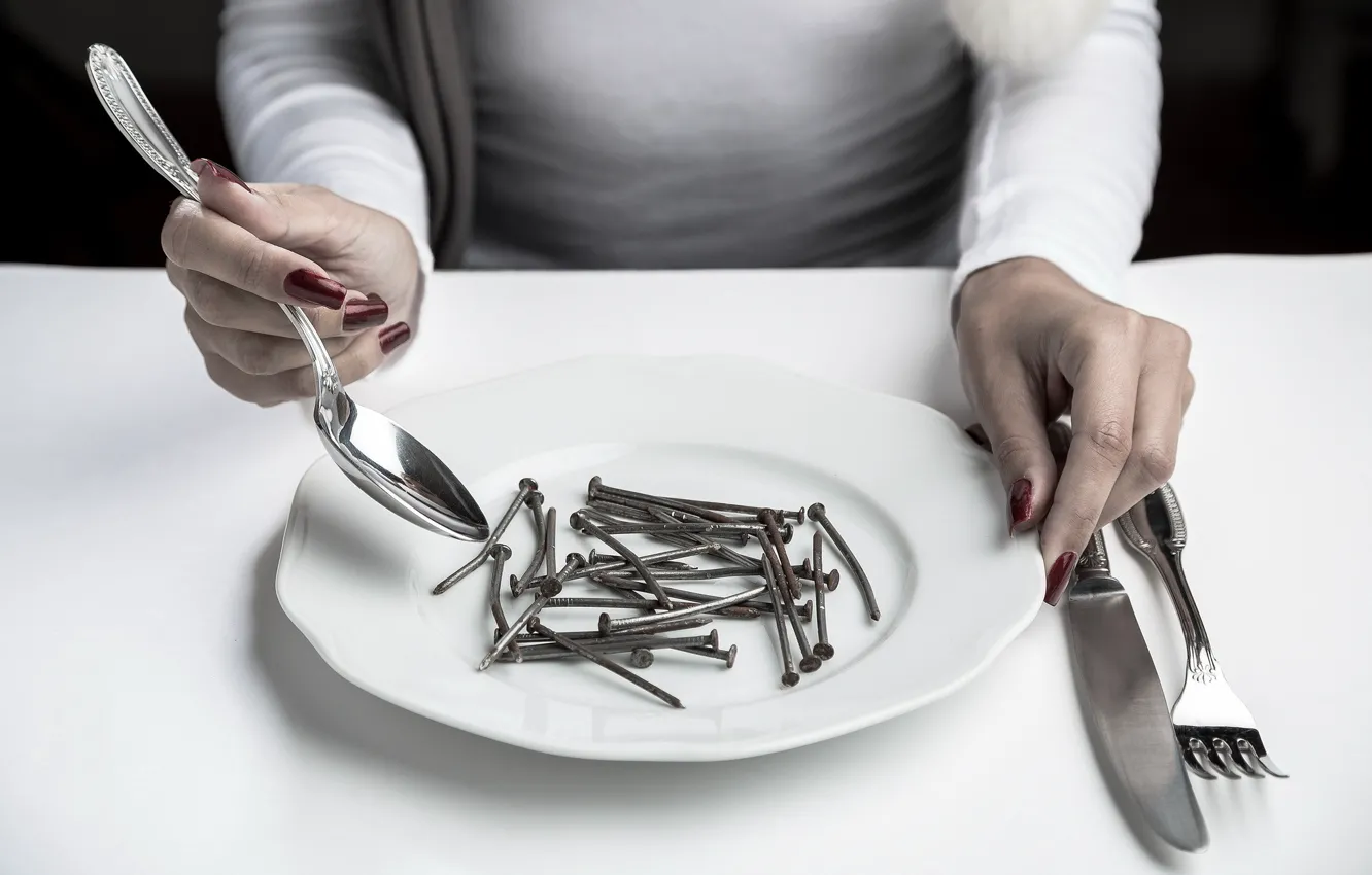 Photo wallpaper plate, spoon, plug, nails