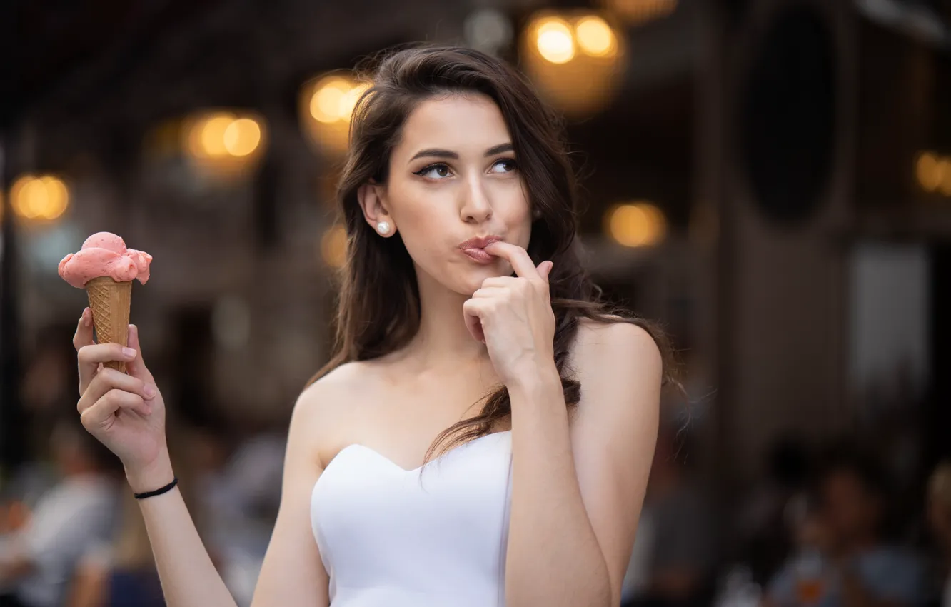 Photo wallpaper brunette, white dress, Pretty Woman