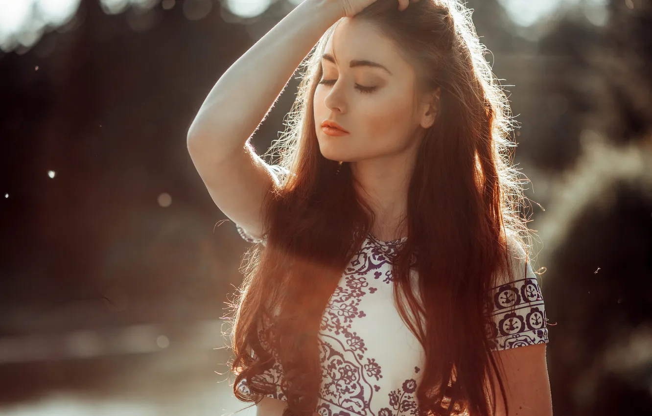 Photo wallpaper girl, face, hair, curls