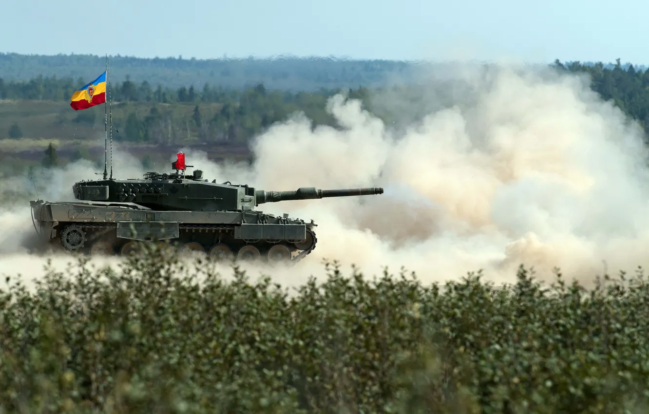 Photo wallpaper shot, tank, polygon