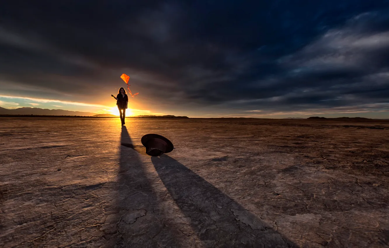Photo wallpaper girl, desert, hat, kite, sun beam Golden
