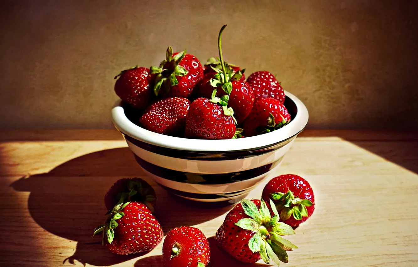Photo wallpaper berries, strawberry, bowl