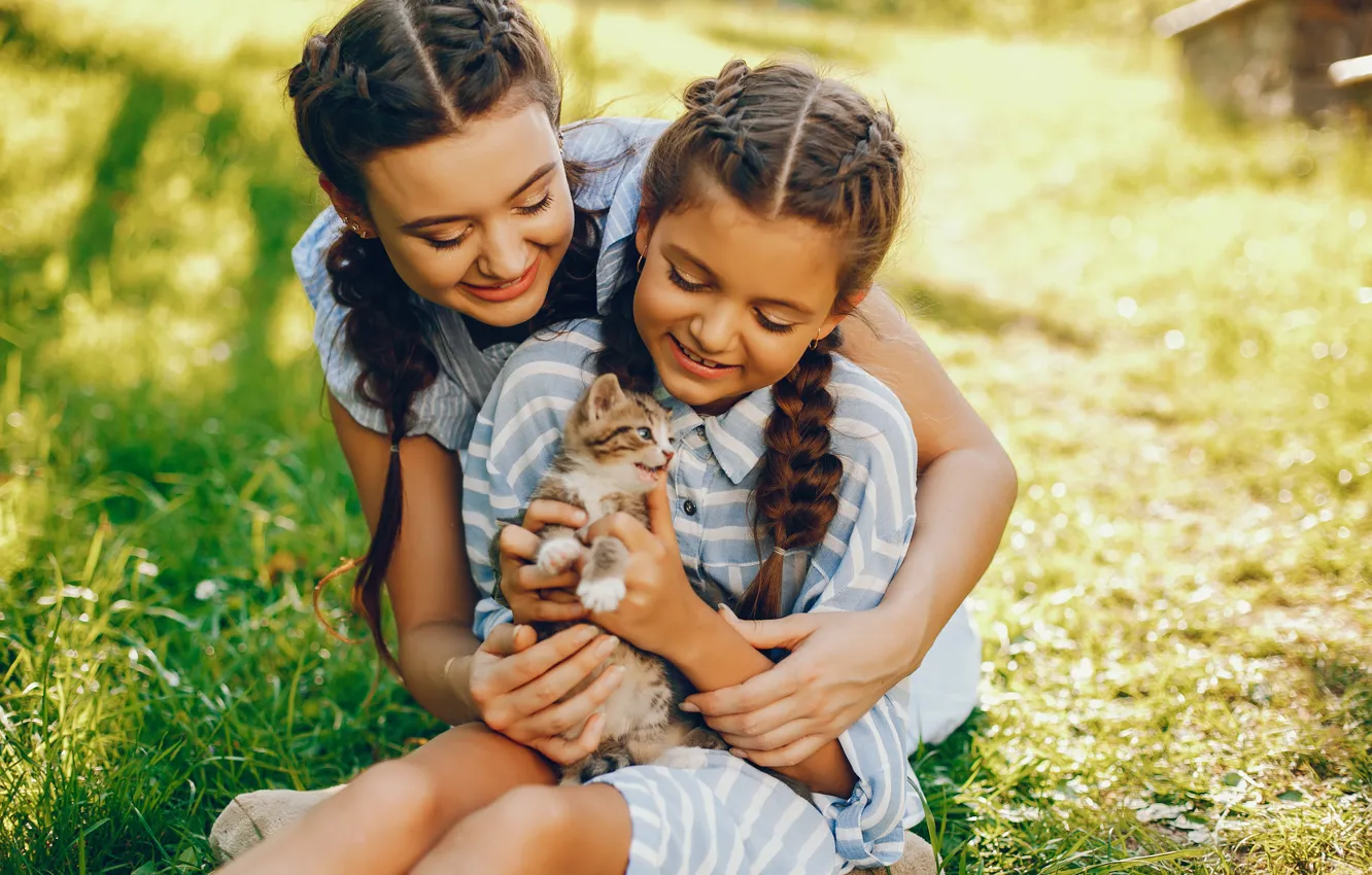 Photo wallpaper smile, kitty, two girls