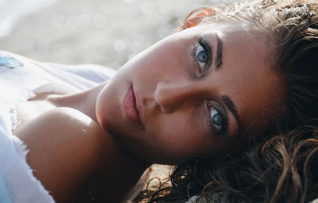 Photo wallpaper girl, face, shoulders