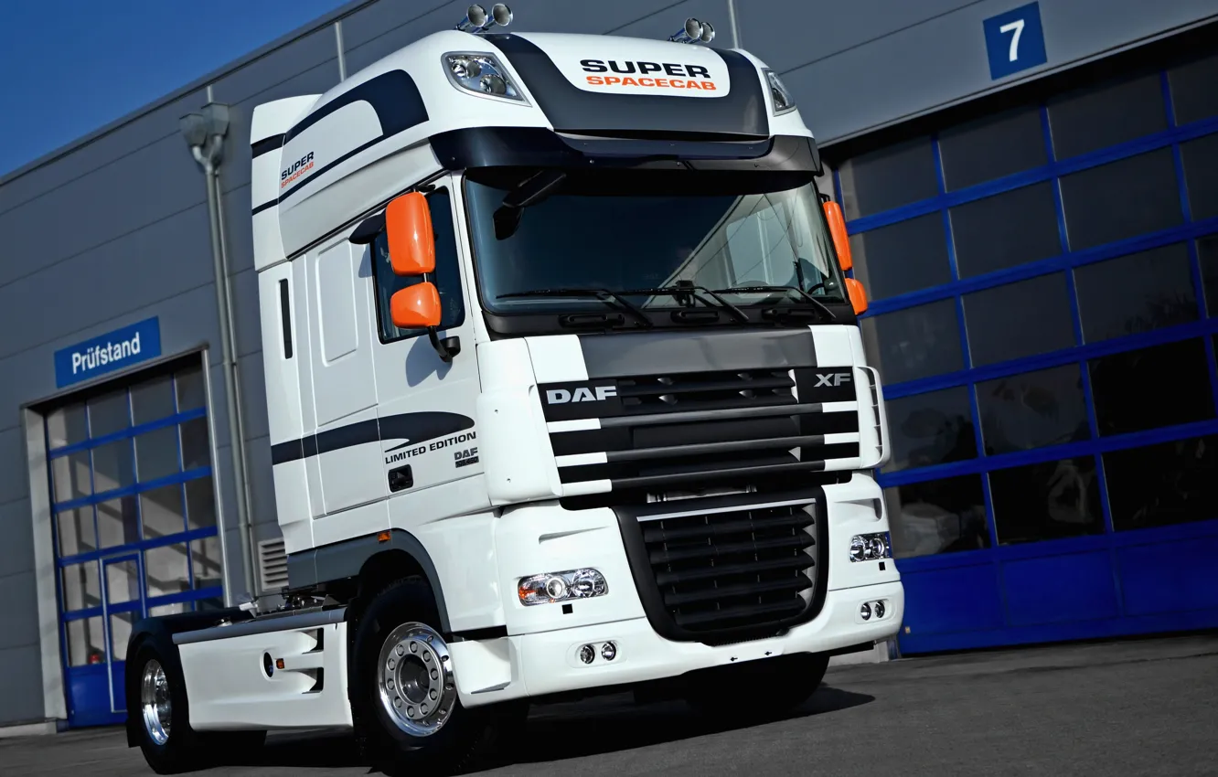 Photo wallpaper white, DAF, tractor, Limited Edition, DAF, 4x2, Super Space Cab, DAF XF105.460 FT