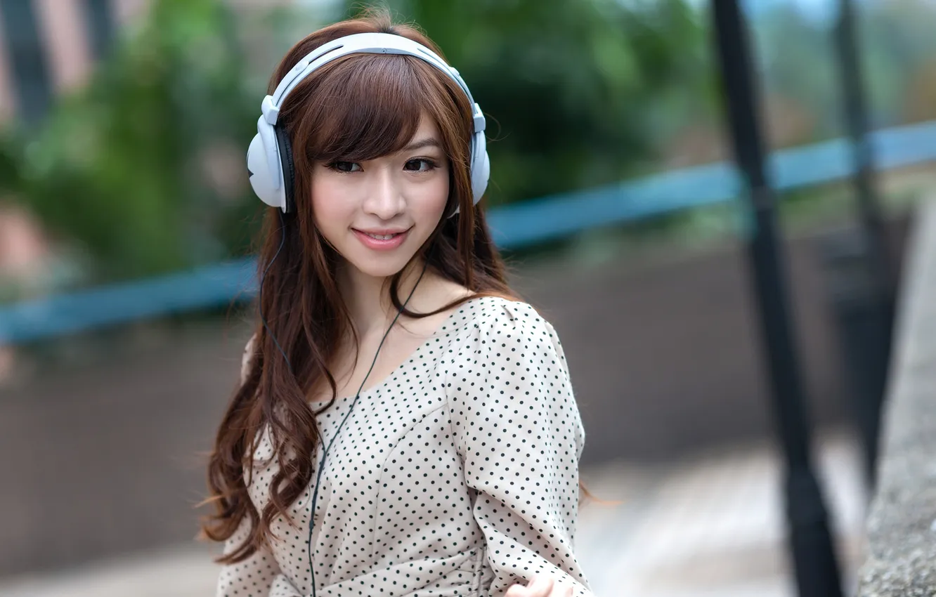 Photo wallpaper girl, face, smile, headphones
