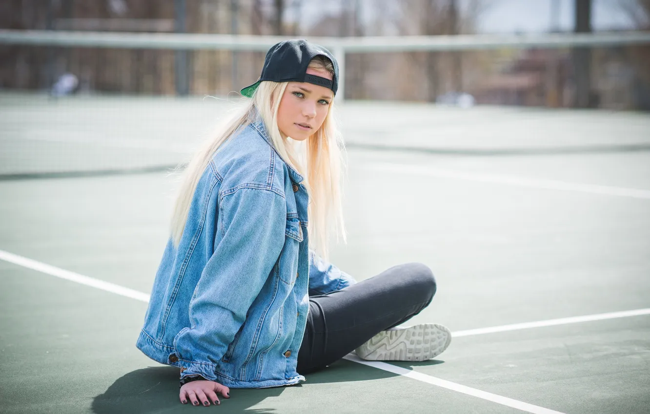 Photo wallpaper girl, hair, blonde, cap, court, dzhinsovka