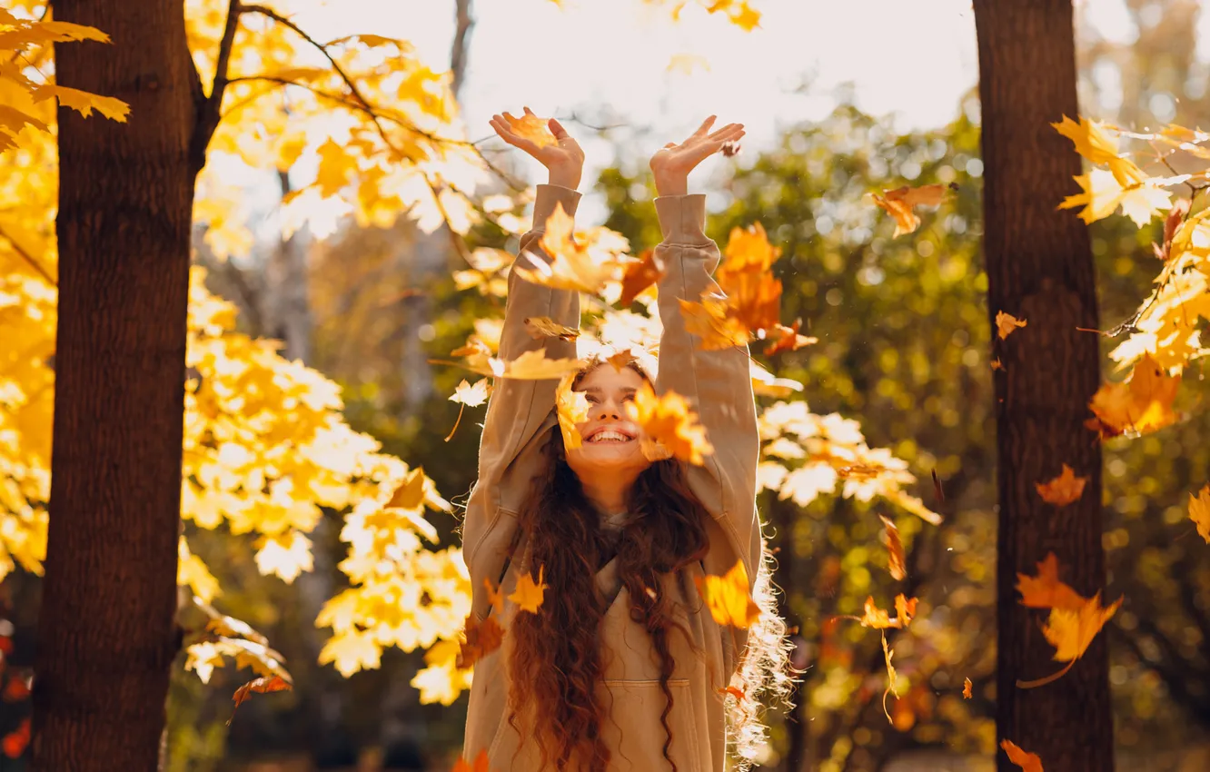 Photo wallpaper autumn, look, girl, light, joy, yellow, nature, pose