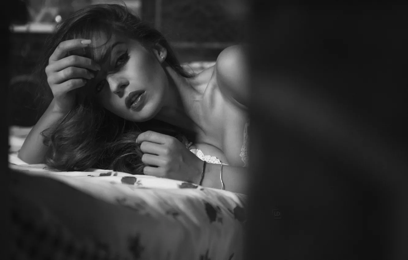 Photo wallpaper look, girl, bed, b/W, photographer, sexy, face, Mar