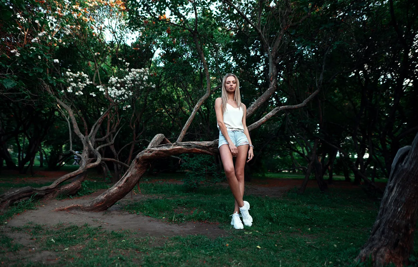 Photo wallpaper look, girl, nature, pose, Park, shorts, figure, Nastya