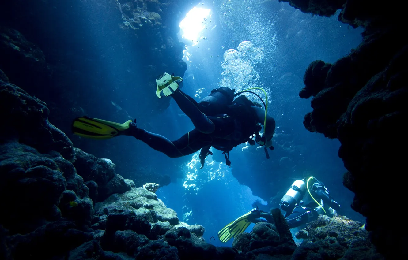 Photo wallpaper sea, light, bubbles, blue, stones, rocks, the diver, costume