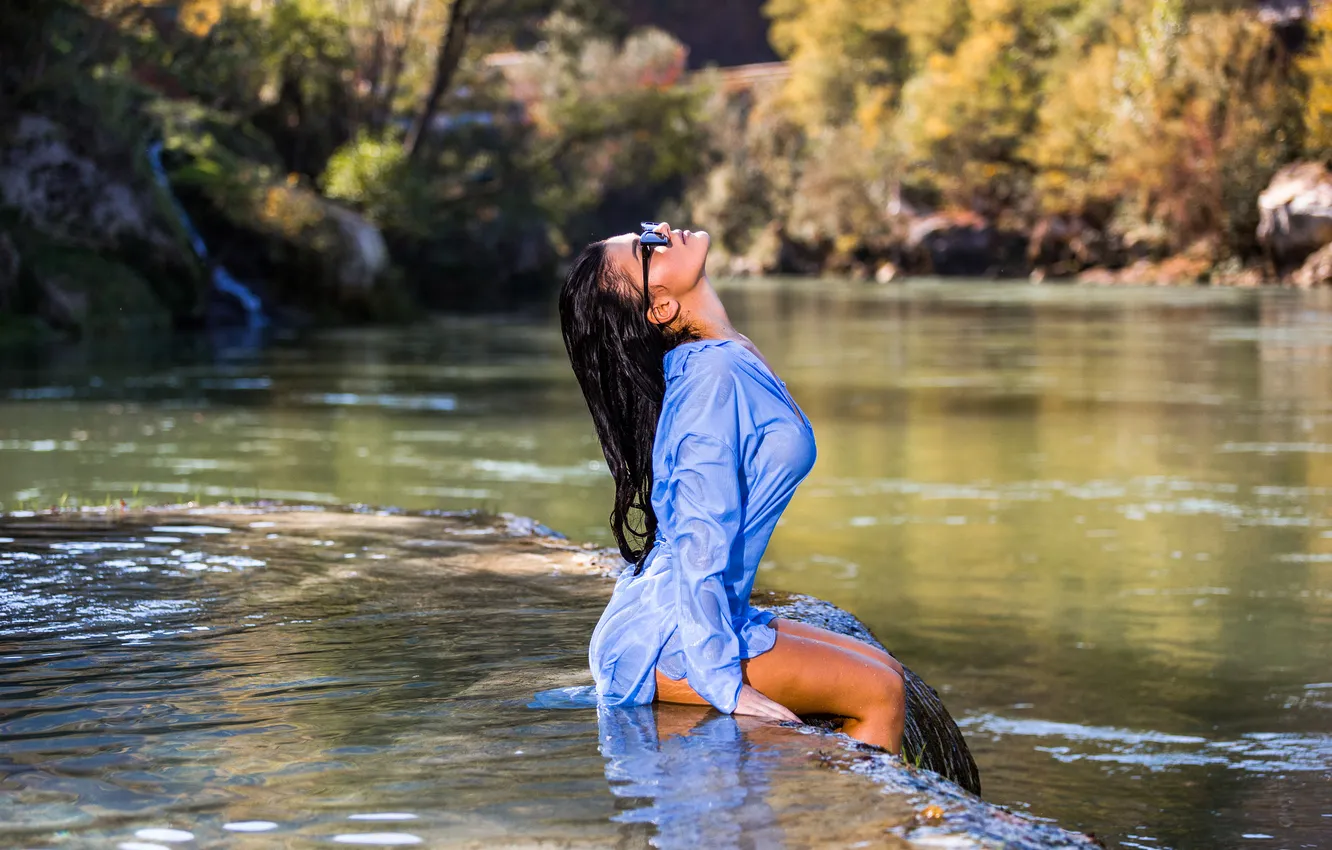 Photo wallpaper autumn, chest, girl, light, nature, shore, figure, brunette