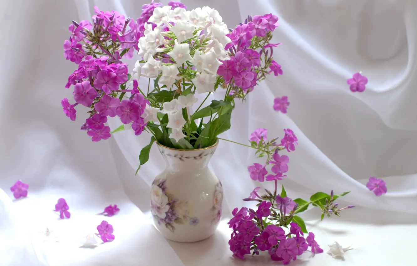 Photo wallpaper bouquet, vase, still life