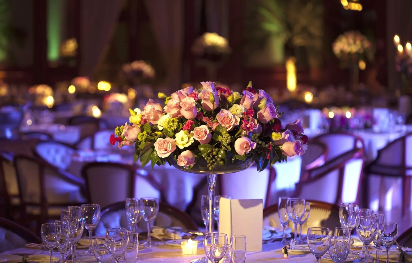Photo wallpaper flowers, roses, bouquet, glasses, restaurant, table, hydrangeas