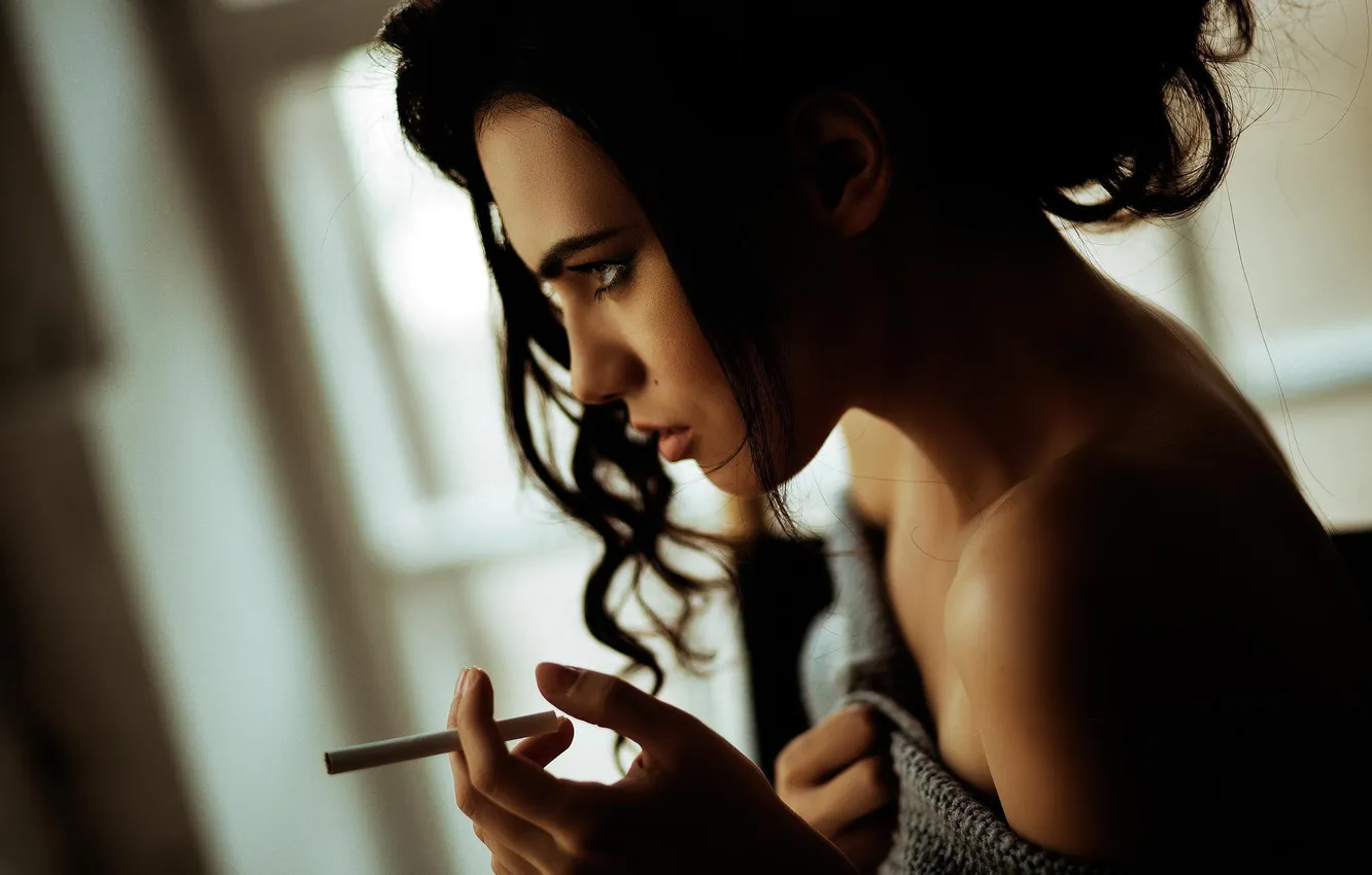 Photo wallpaper girl, photo, model, hand, brunette, cigarette, plaid
