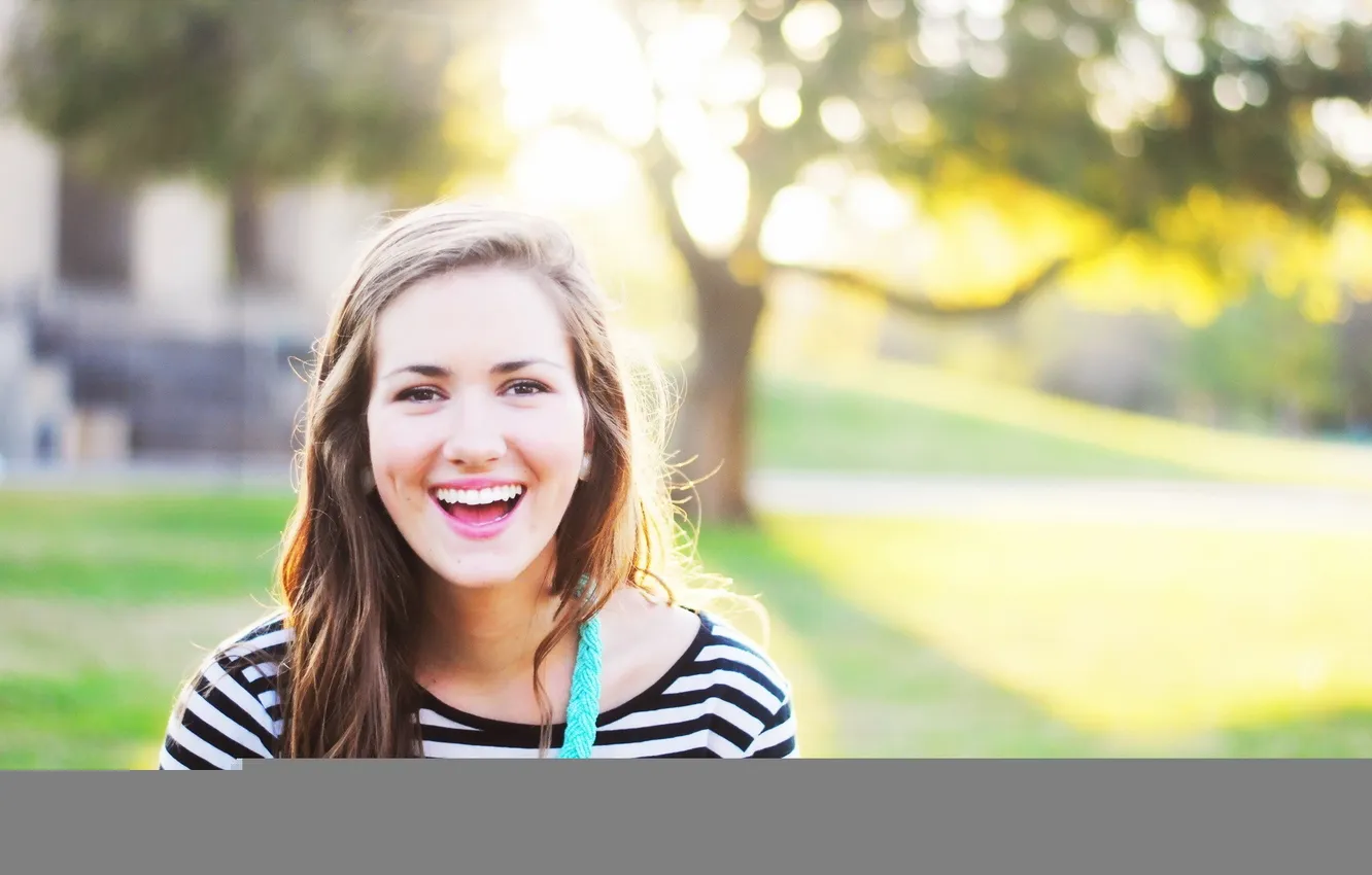 Photo wallpaper girl, face, smile, mood, sun.