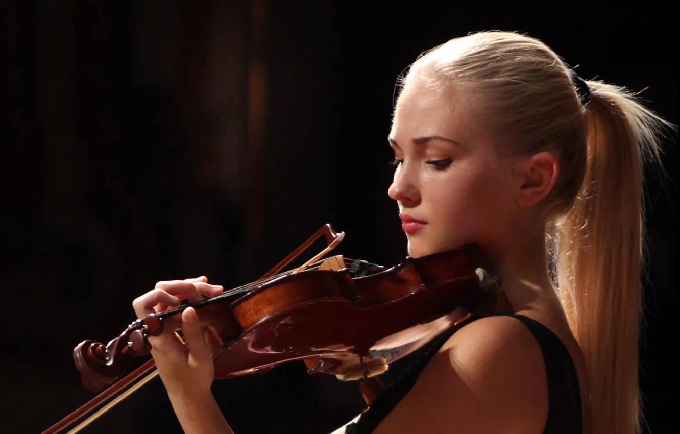 Photo wallpaper violin, Anastasiya Petryshak, soloist
