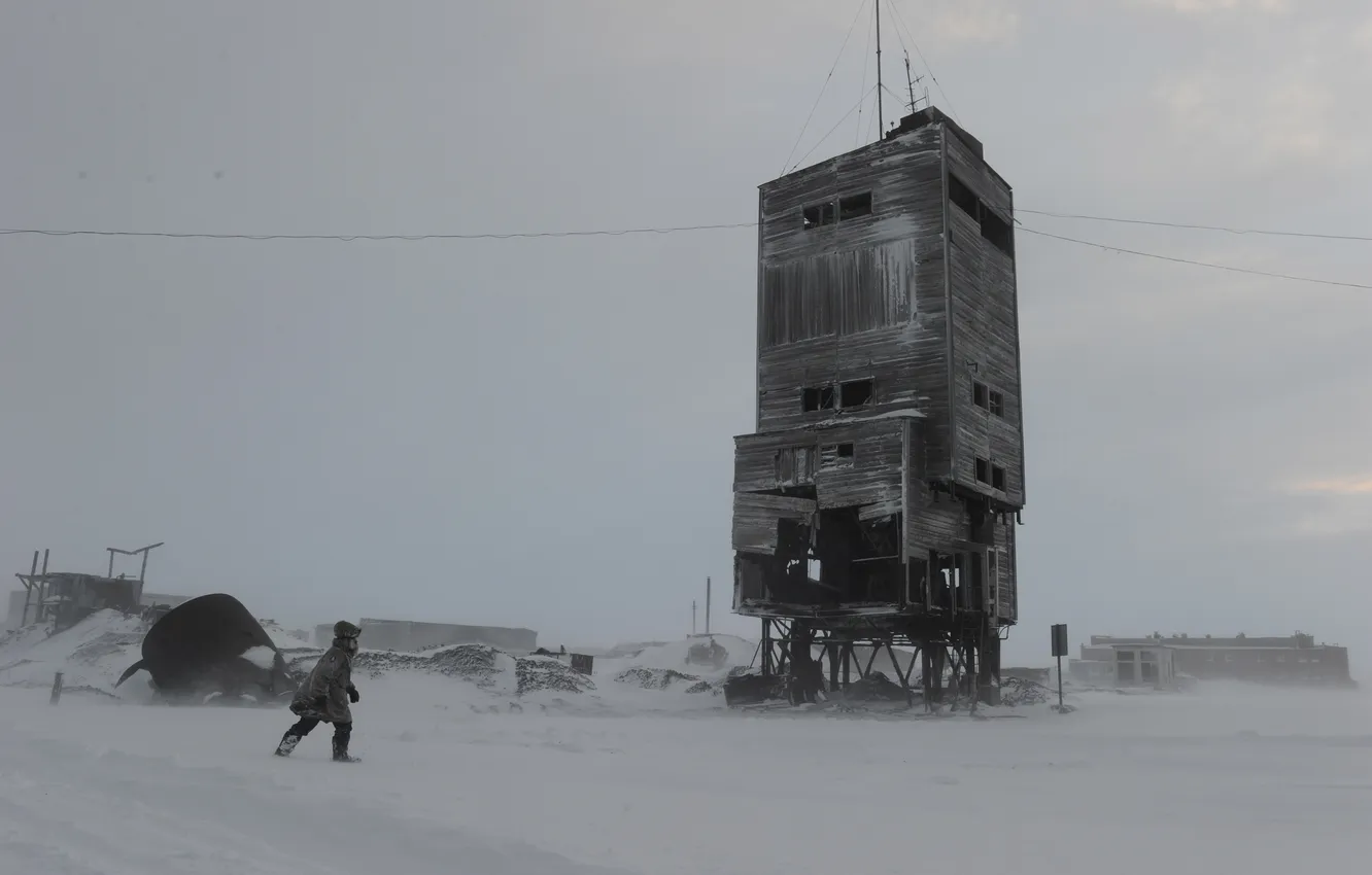 Photo wallpaper the sky, snow, people, is, cloudy weather, an abandoned building