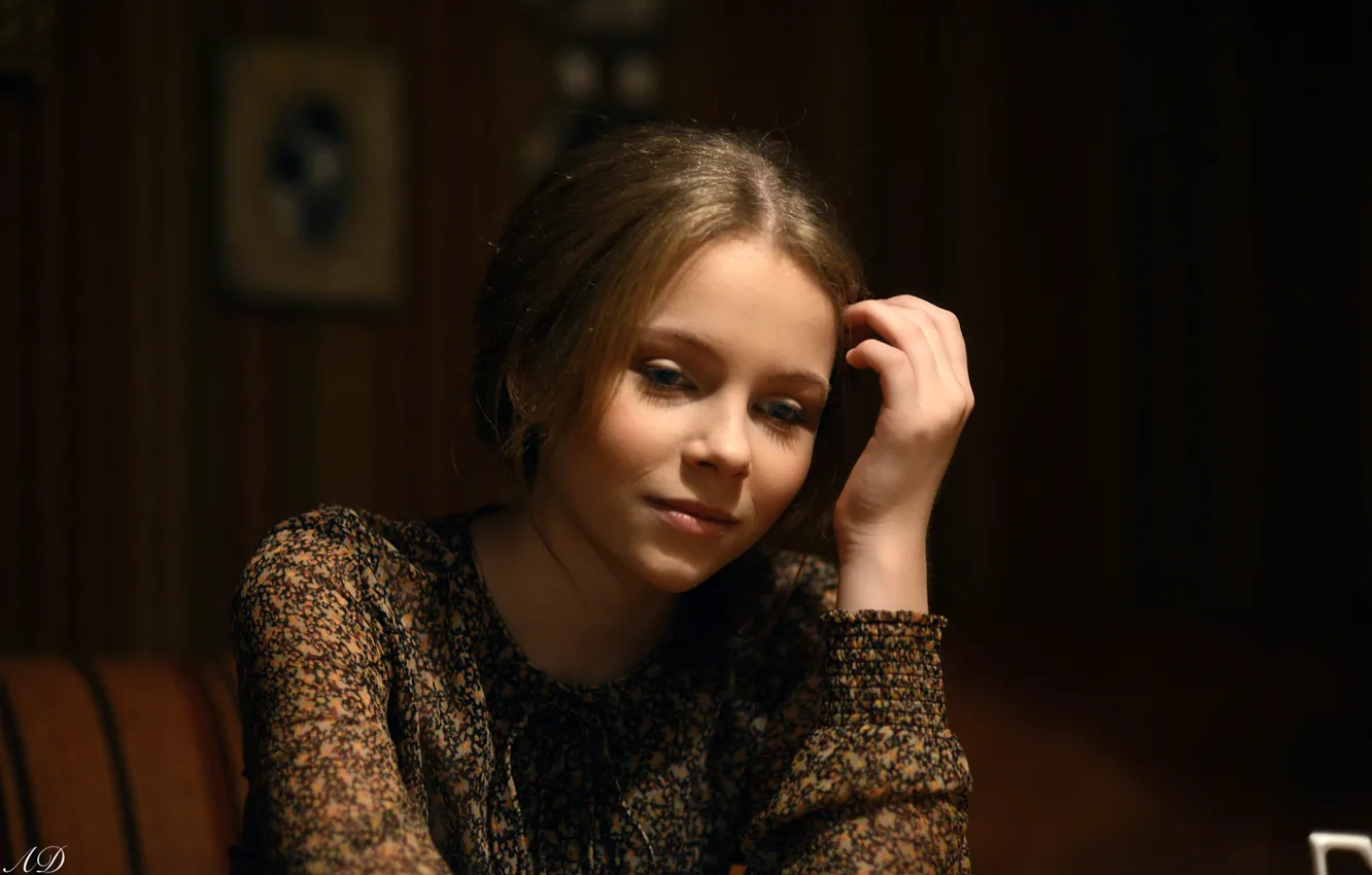 Photo wallpaper pose, room, model, portrait, makeup, hairstyle, brown hair, twilight