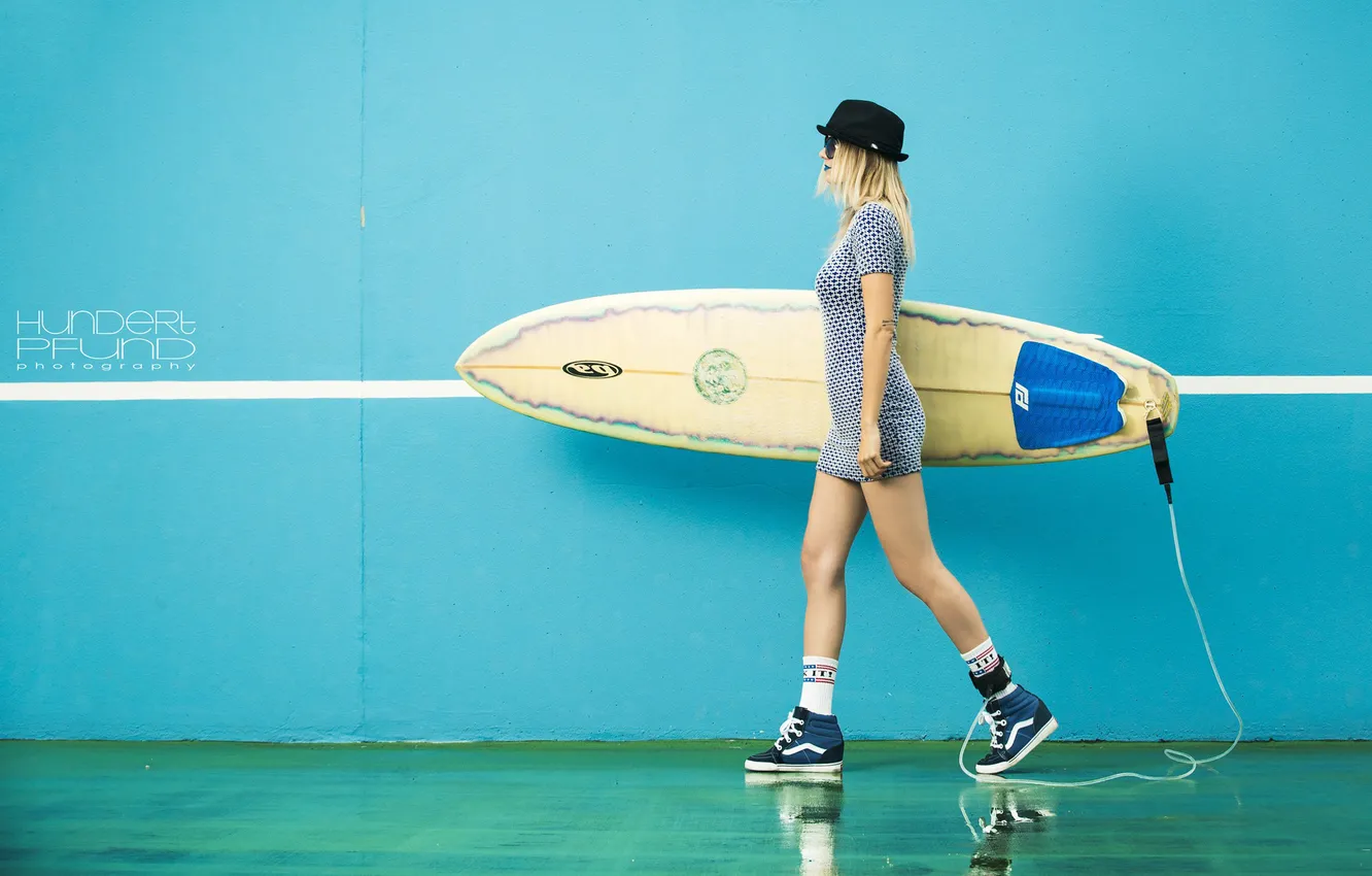 Photo wallpaper model, Board, hat, makeup, figure, dress, glasses, hairstyle