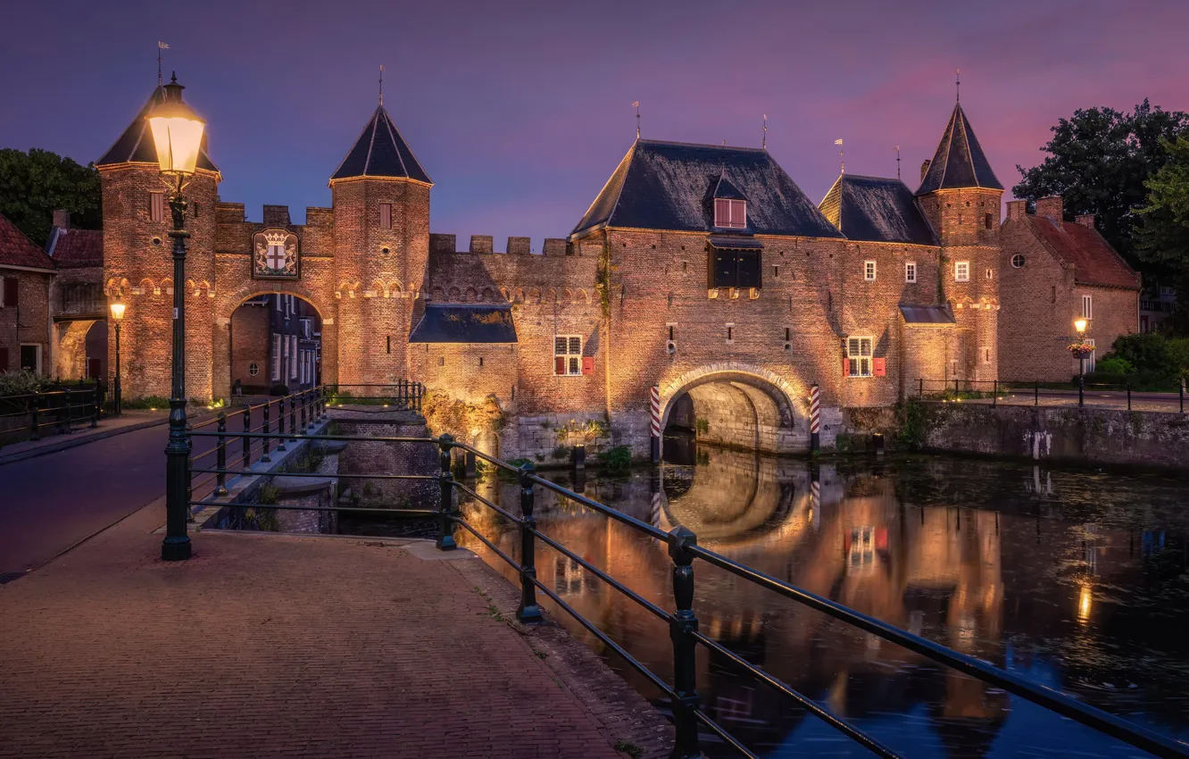 Photo wallpaper night, river, gate, lights, fortress, Netherlands, Amersfoort, Koppelpoort
