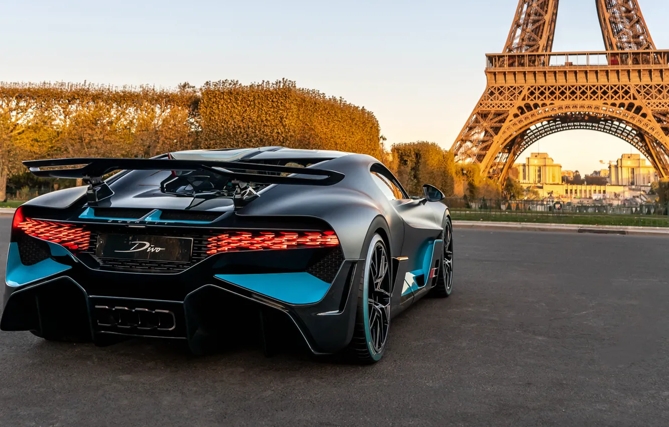 Photo wallpaper Paris, Bugatti, Eiffel tower, supercar, rear view, 2018, hypercar, Divo