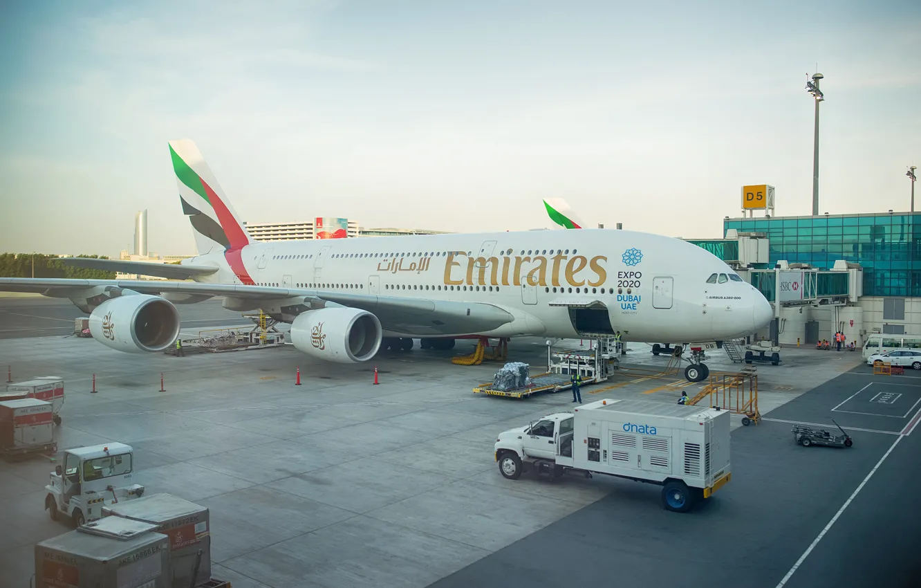 Photo wallpaper the plane, giant, before, Dubai, jet, Emirates, UAE, bokeh