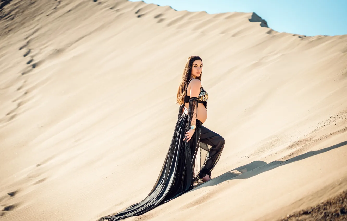 Photo wallpaper sand, girl, pregnancy