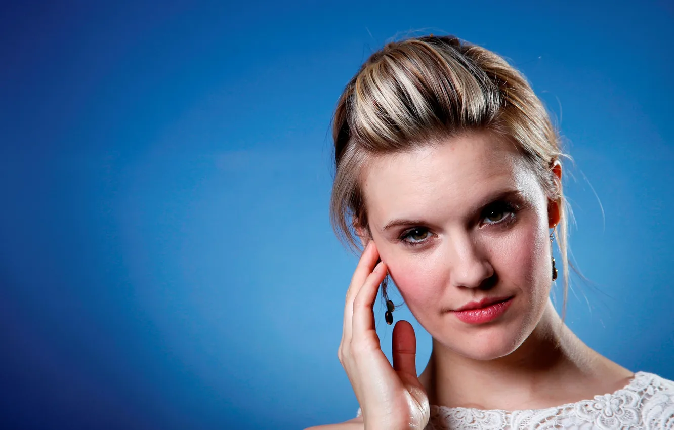 Photo wallpaper girl, actress, Maggie Grace, Maggie Grace, Californication, blue background, Photoshoot