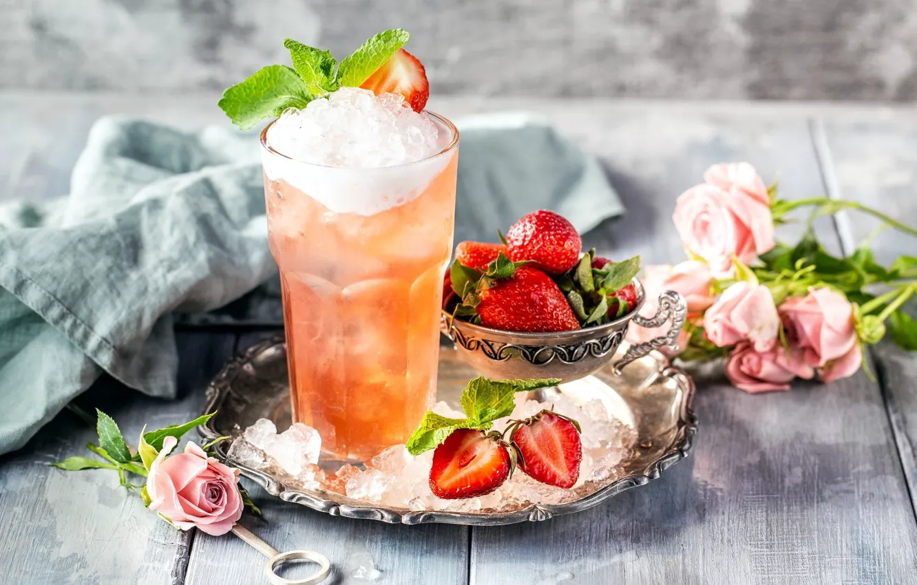 Photo wallpaper ice, roses, strawberry, cocktail
