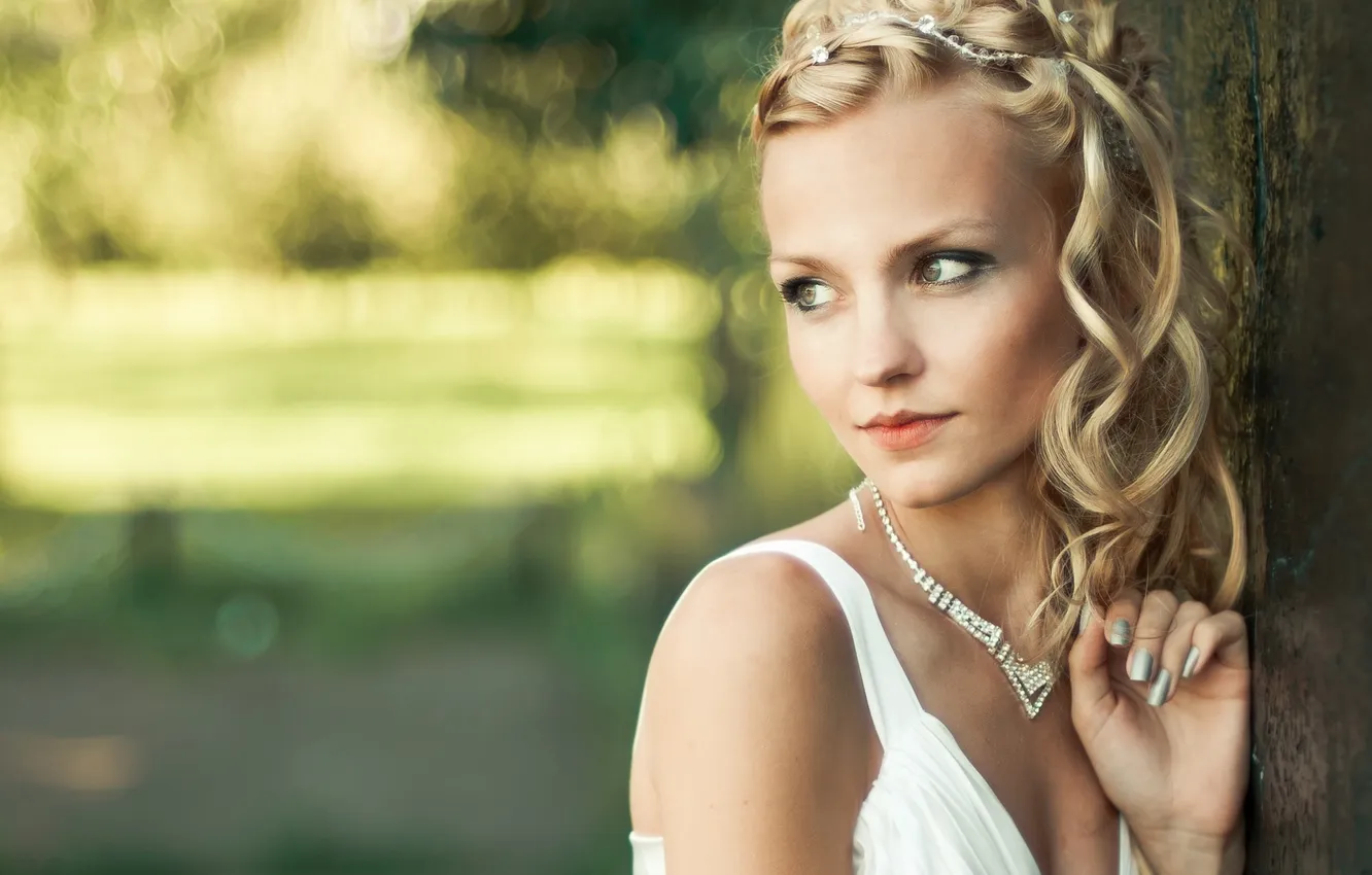 Photo wallpaper girl, hairstyle, blonde, necklace